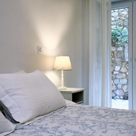 Wild Sea Apartments อาโยส นิกีตัส ภายนอก รูปภาพ
