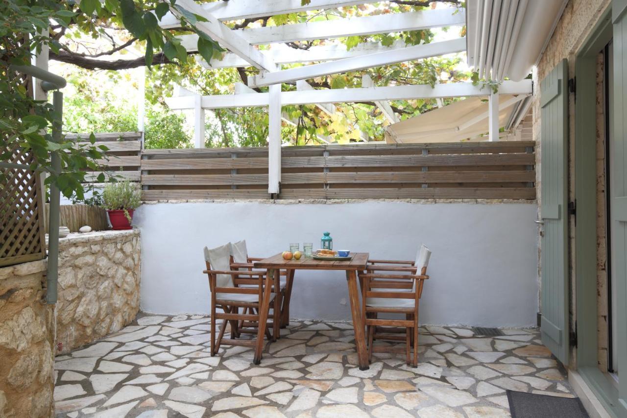Wild Sea Apartments อาโยส นิกีตัส ภายนอก รูปภาพ