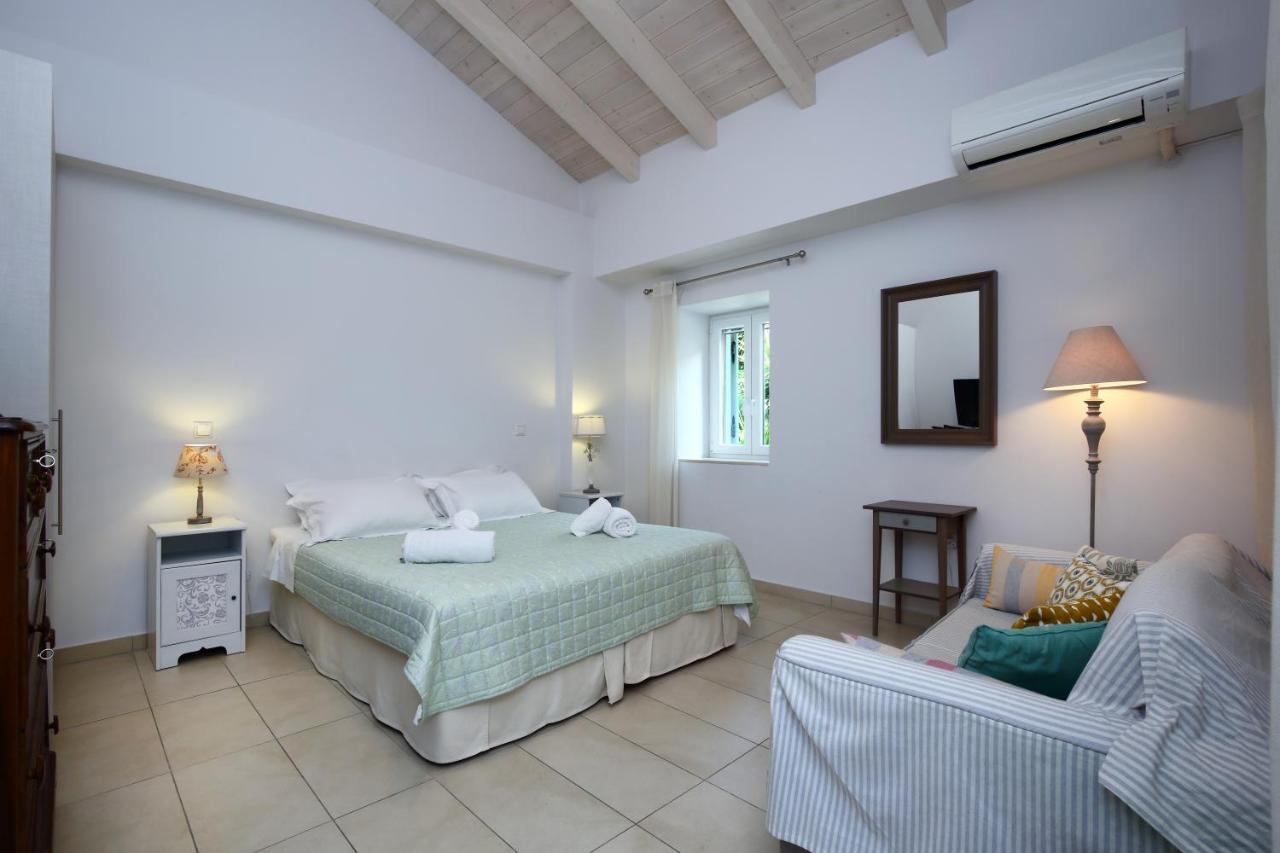 Wild Sea Apartments อาโยส นิกีตัส ภายนอก รูปภาพ