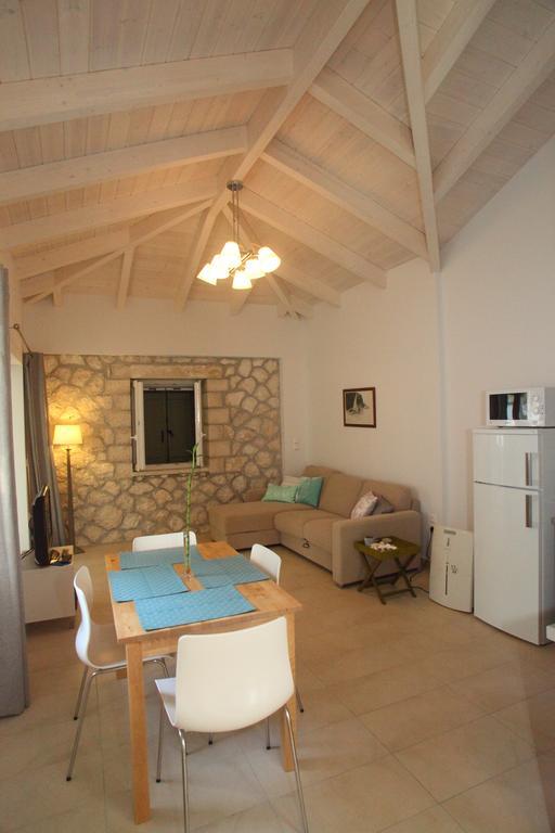 Wild Sea Apartments อาโยส นิกีตัส ห้อง รูปภาพ